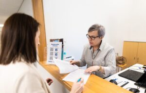 Asiointilanne palvelutiskillä.