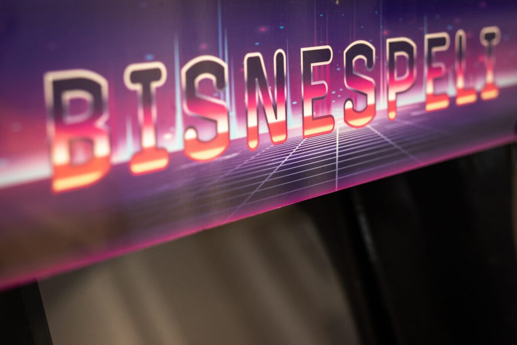 Yksityiskohta Bisnespeli-konsolista